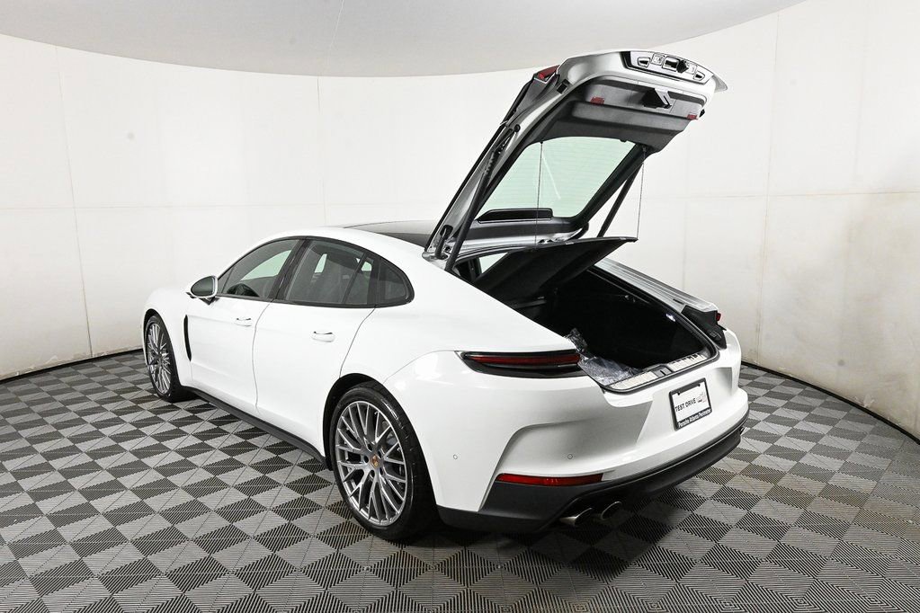 Used 2025 Porsche Panamera RWD image 34