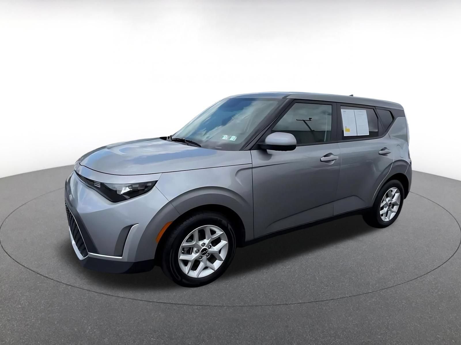 Used 2025 Kia Soul LX w/ LX Technology Package FWD image 7
