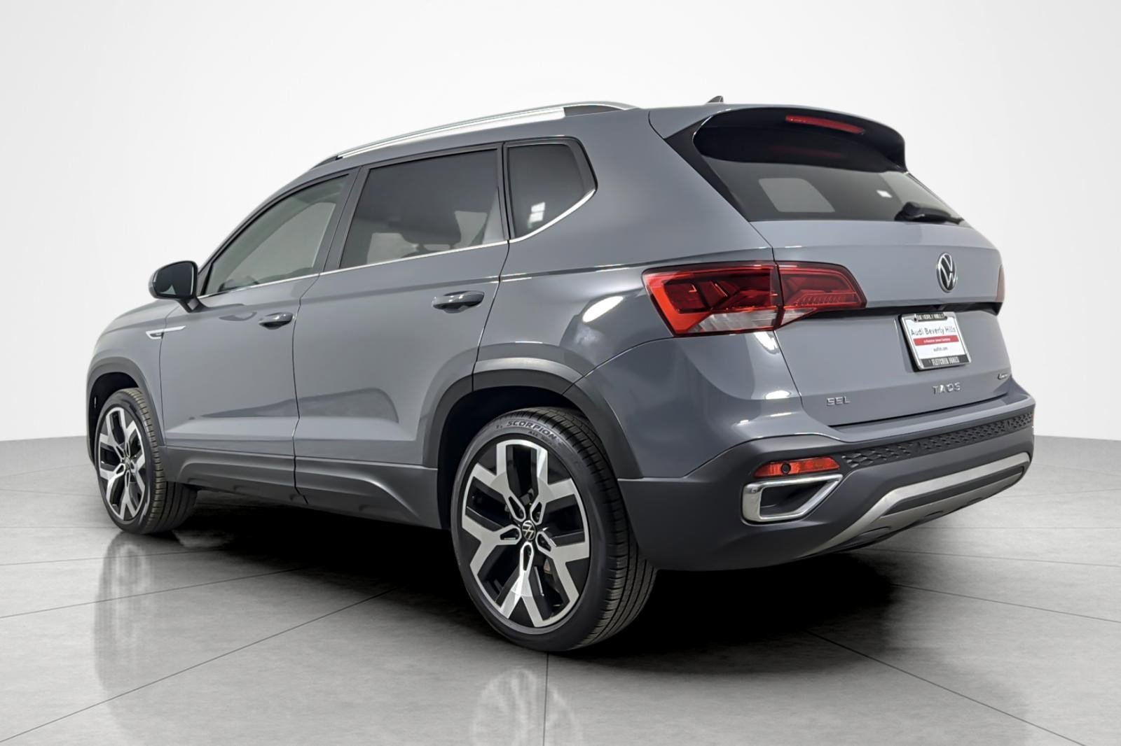 Used 2022 Volkswagen Taos SEL w/ Panoramic Sunroof Package image 3