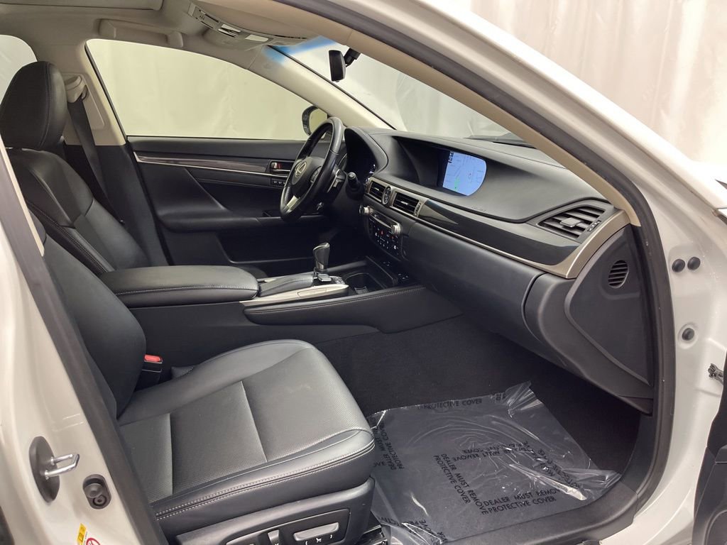 Used 2016 Lexus GS 200t w/ Premium Package image 28