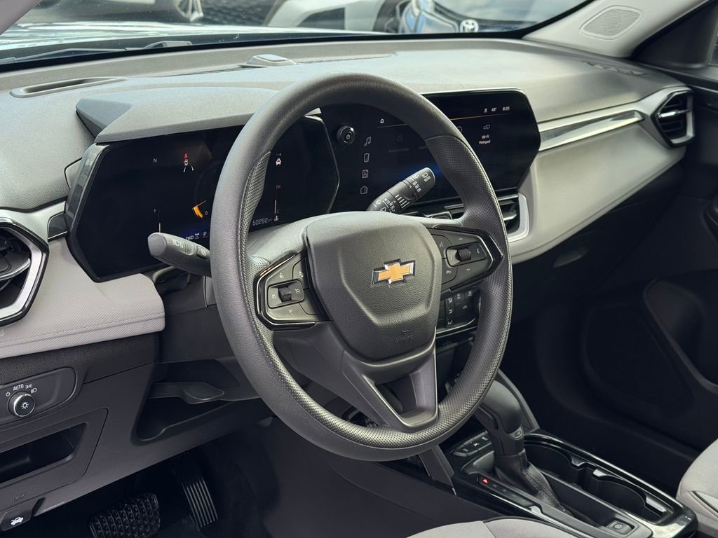 Used 2025 Chevrolet TrailBlazer LT AWD/4WD image 23