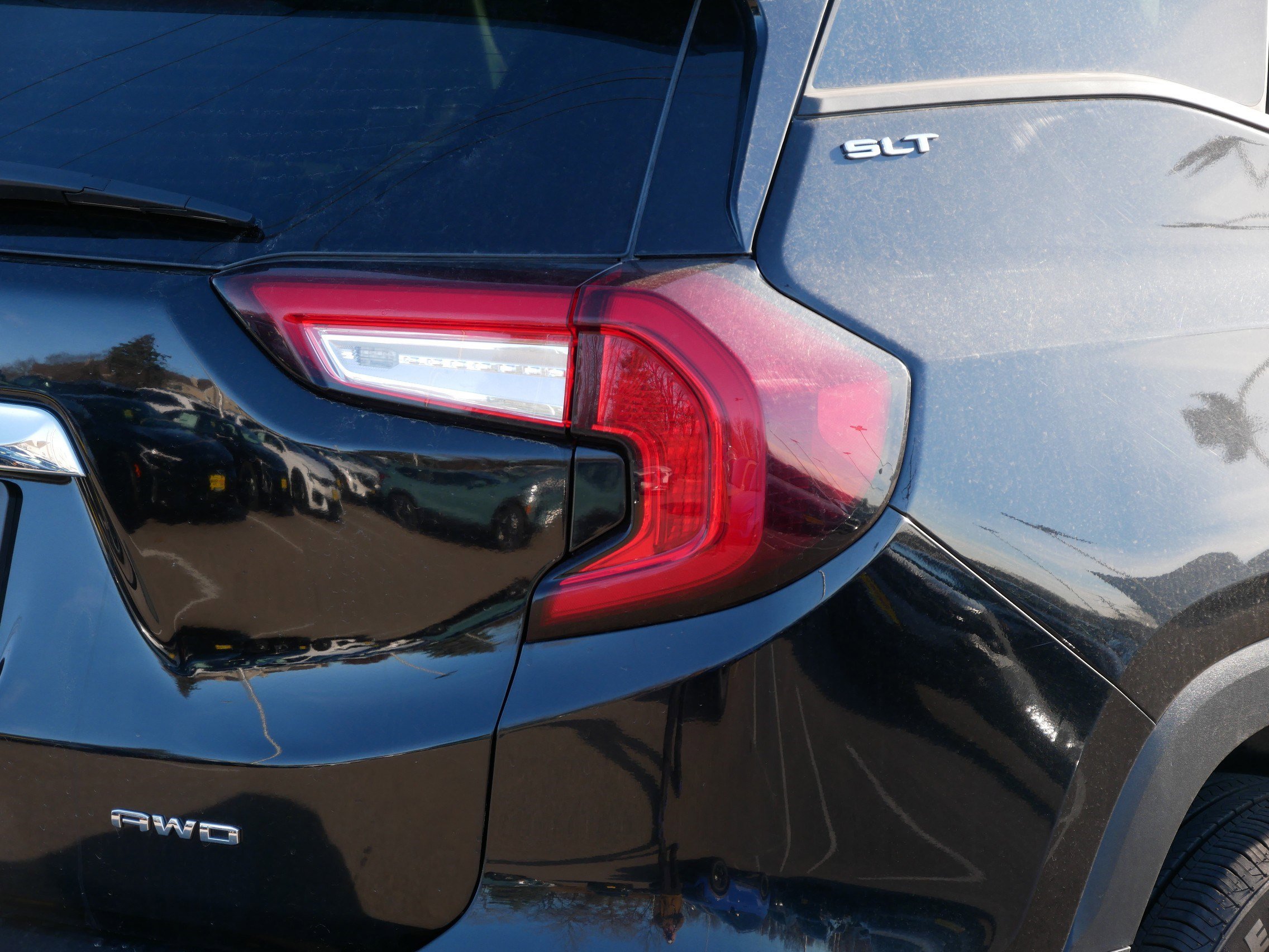 Used 2023 GMC Terrain SLT image 17