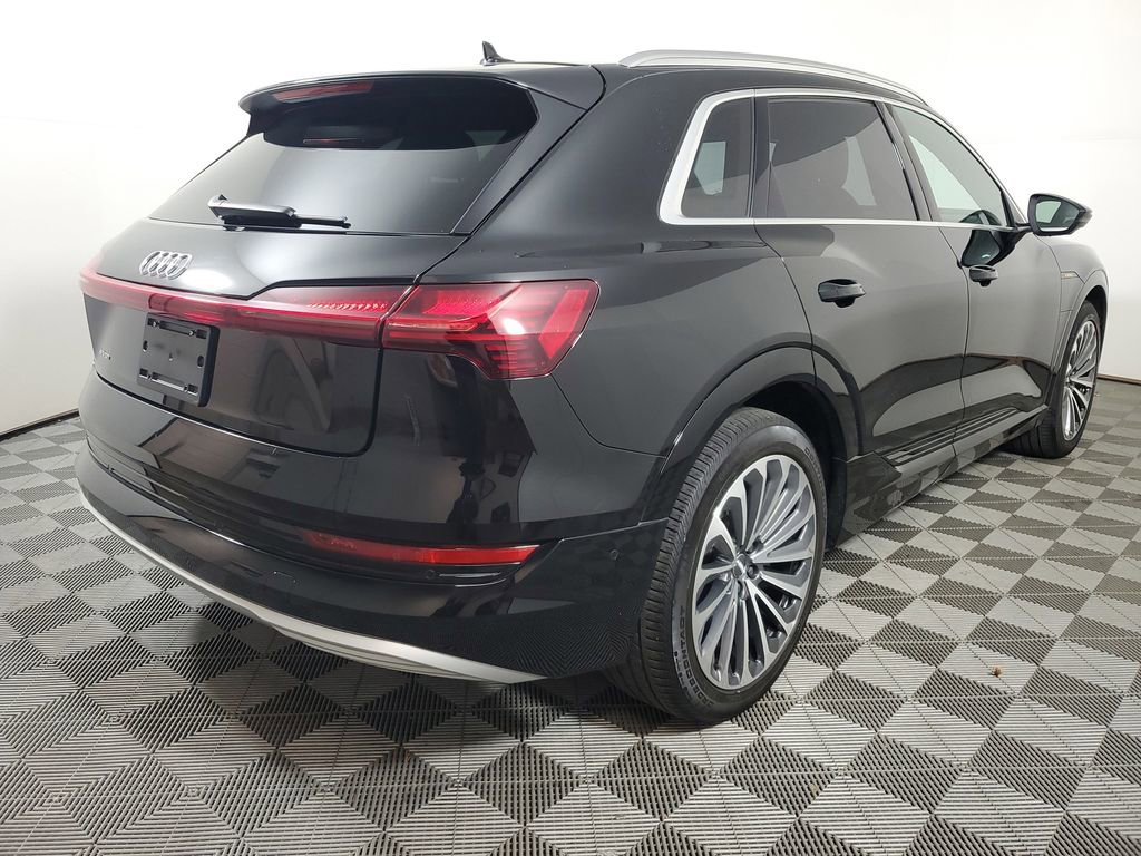 Used 2019 Audi e-tron Prestige w/ Prestige Package image 6