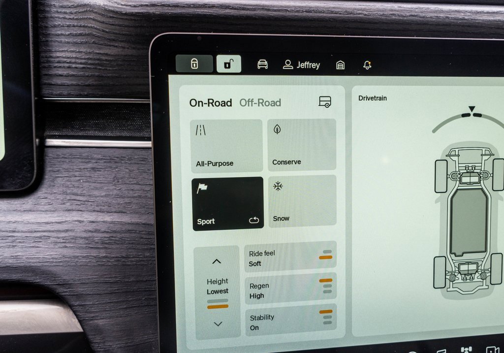 Used 2024 Rivian R1S Adventure image 22