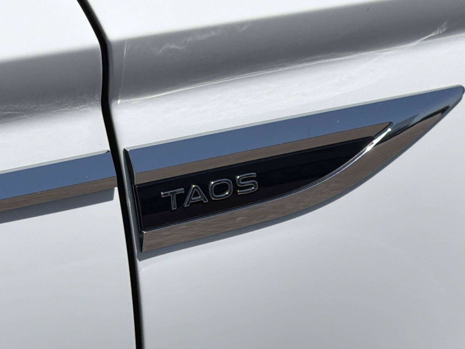 Used 2022 Volkswagen Taos SEL w/ Panoramic Sunroof Package FWD image 24