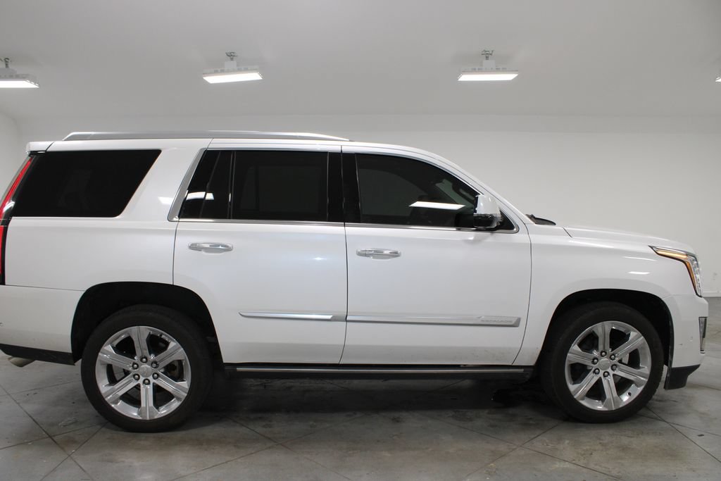 Used 2020 Cadillac Escalade Premium Luxury AWD/4WD image 12