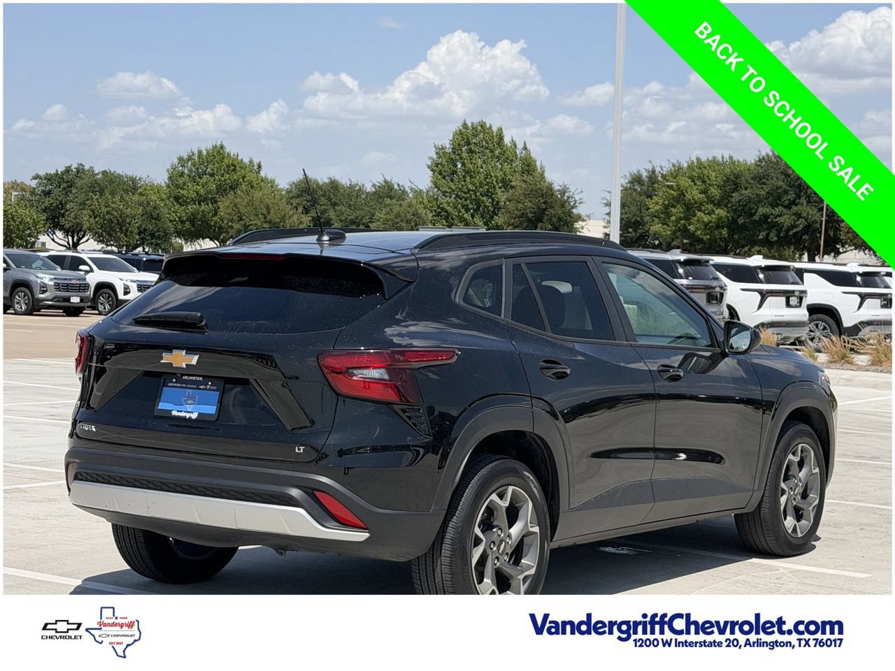 Used 2025 Chevrolet Trax LT w/ LT Convenience Package FWD image 4