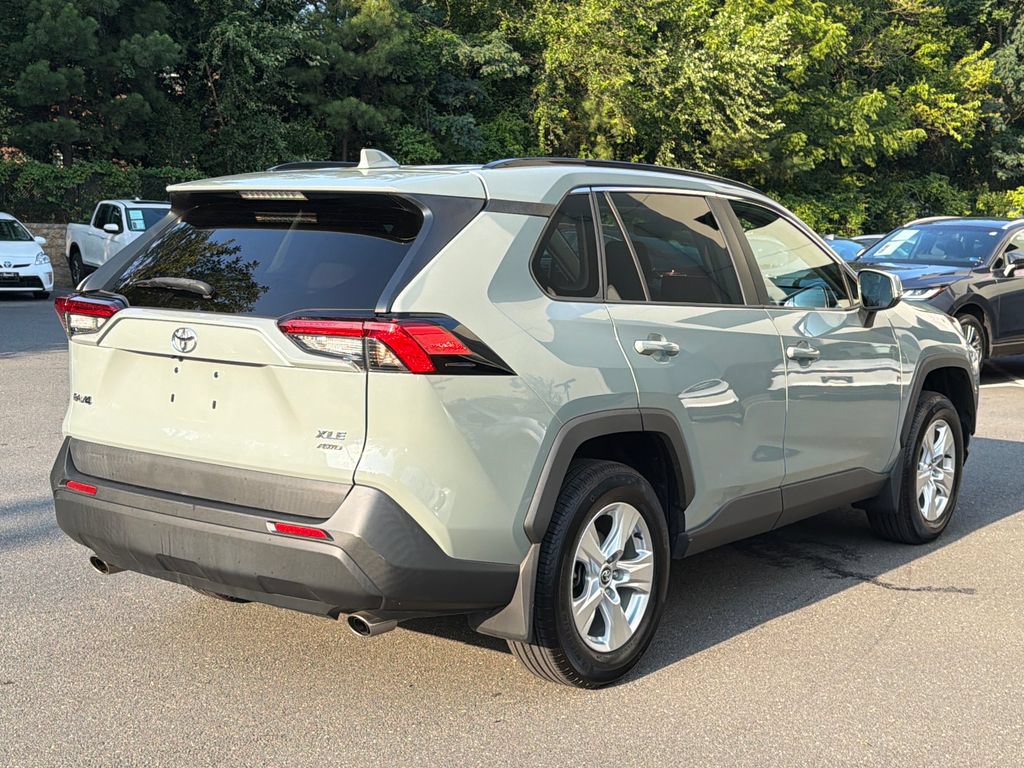 Used 2021 Toyota RAV4 XLE w/ Convenience Package AWD/4WD image 4