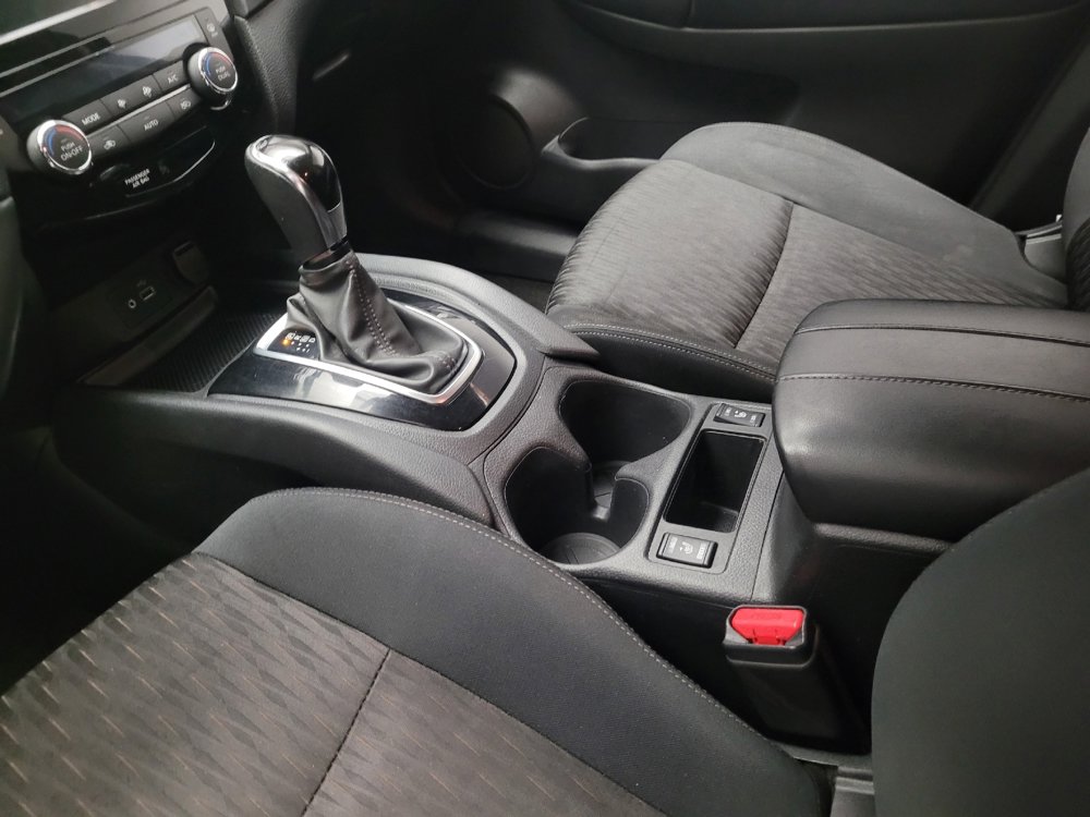 Used 2018 Nissan Rogue SV image 26