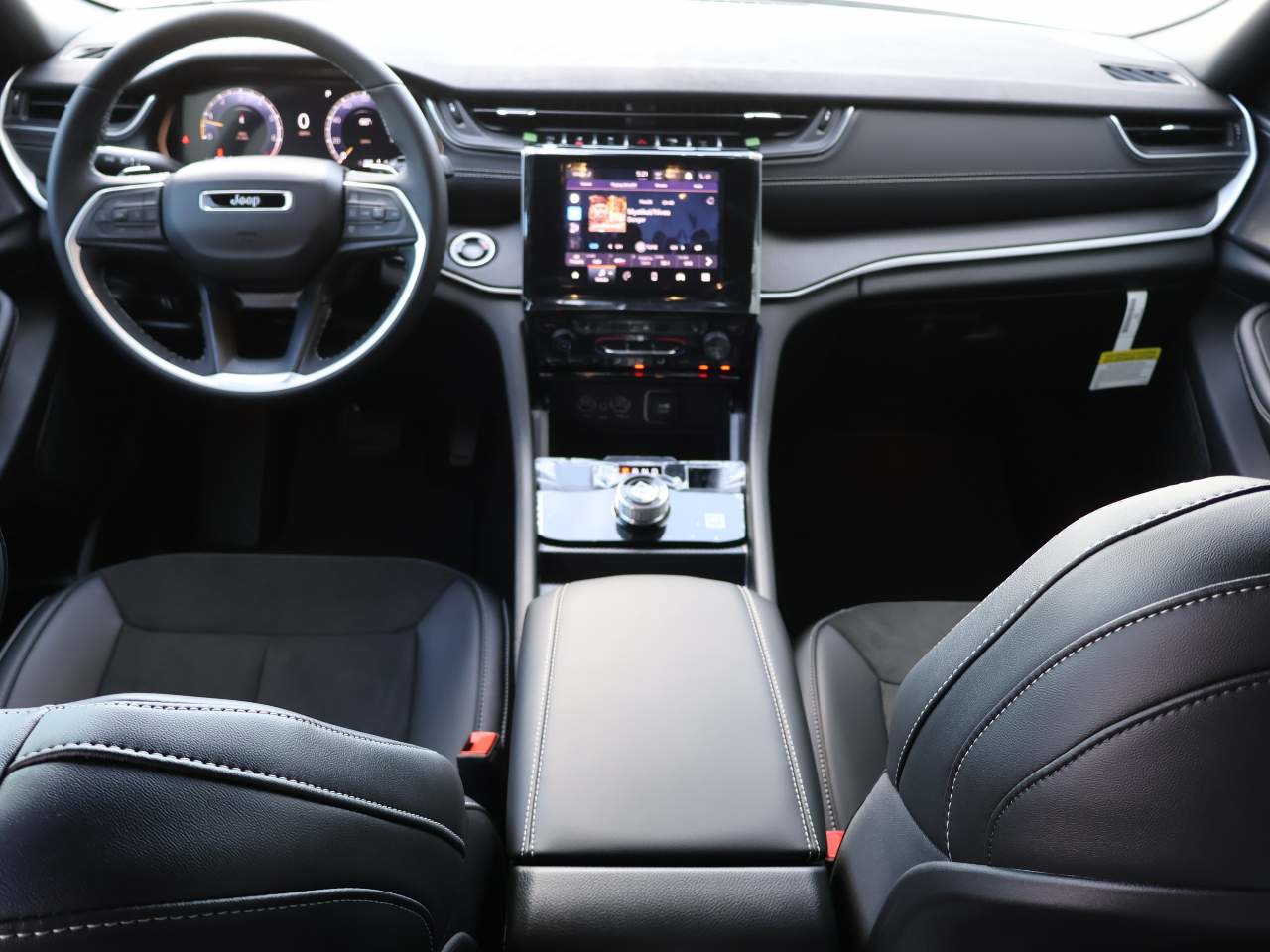 New 2025 Jeep Grand Cherokee L Laredo image 13