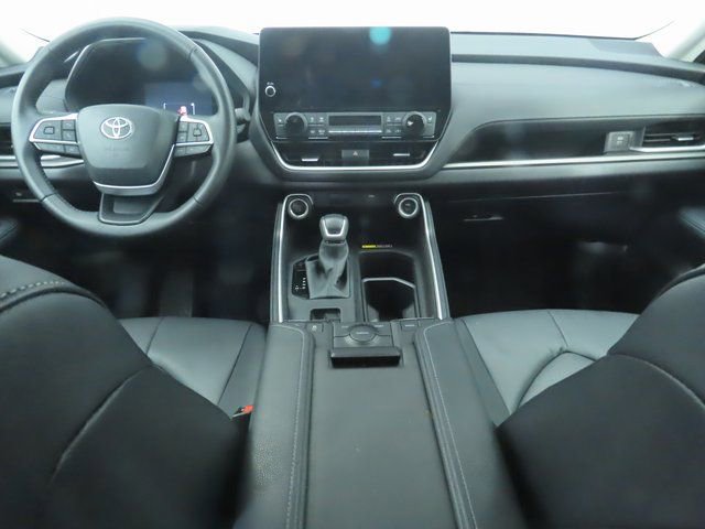Used 2025 Toyota Grand Highlander FWD image 13