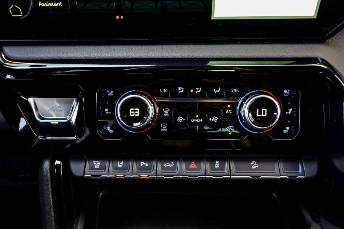 Used 2024 GMC Sierra 2500 AT4 w/ AT4 Premium Plus Package image 24