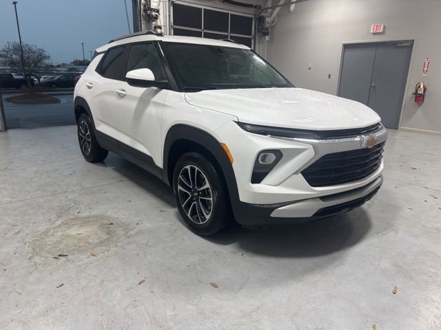 Used 2024 Chevrolet TrailBlazer LT w/ Convenience Package image 3