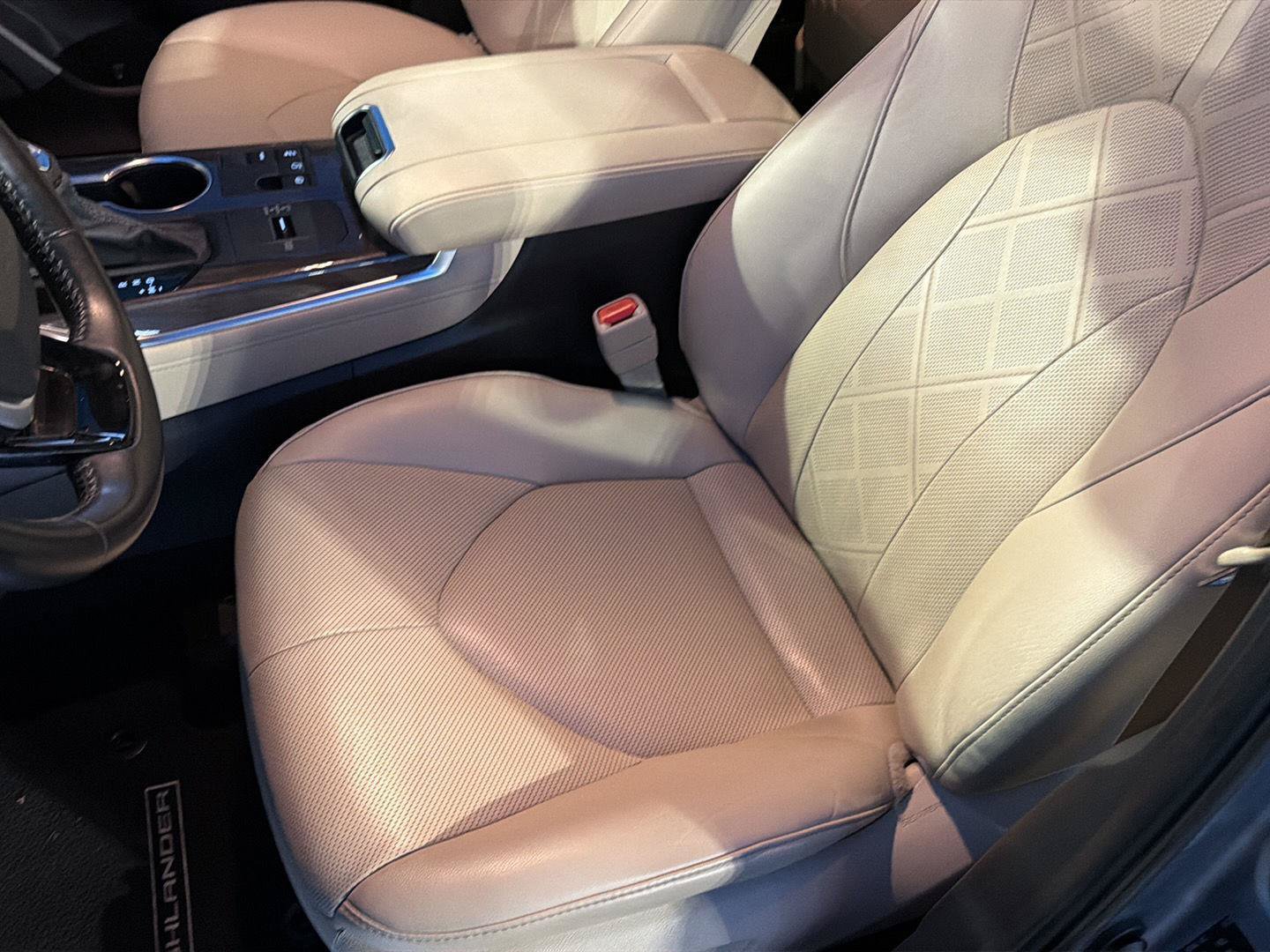 Used 2023 Toyota Highlander Platinum FWD image 31