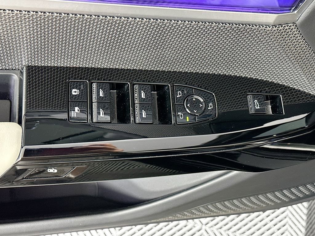 Used 2024 BMW 760i xDrive image 23