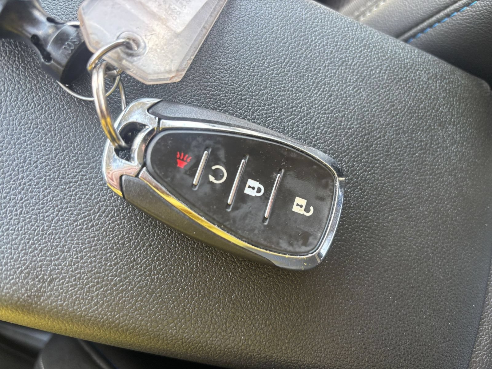 Used 2025 Chevrolet Trax LT FWD image 23