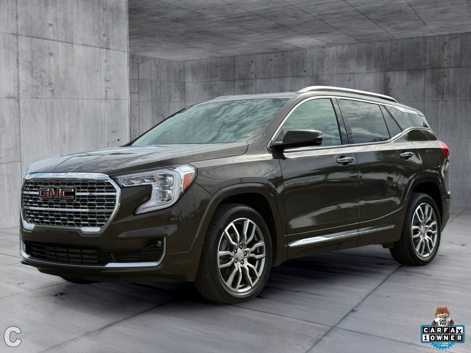 Used 2023 GMC Terrain Denali AWD/4WD image 2