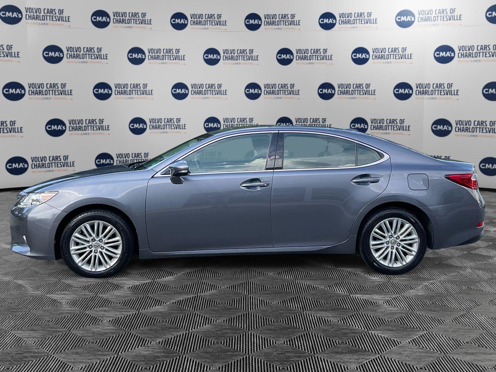 Used 2014 Lexus ES 350 w/ Luxury Package FWD image 2