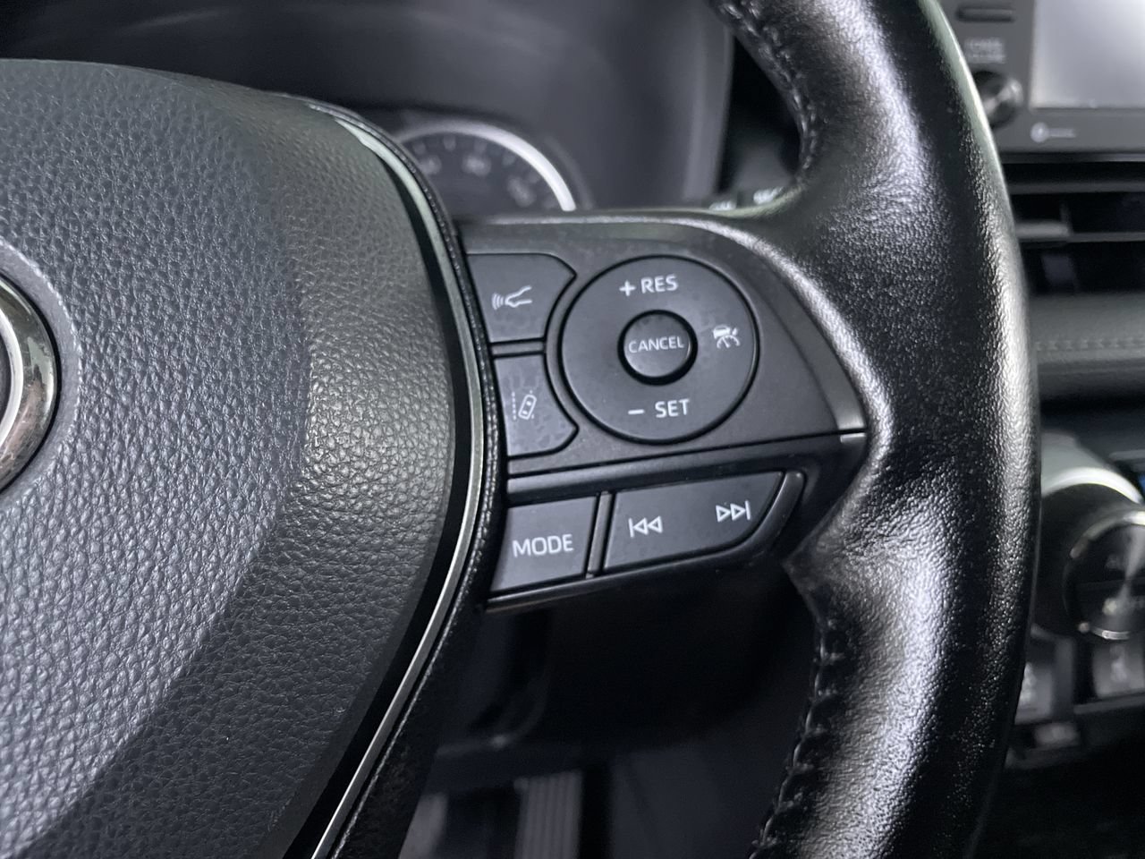 Used 2021 Toyota RAV4 XLE w/ Convenience Package AWD/4WD image 28