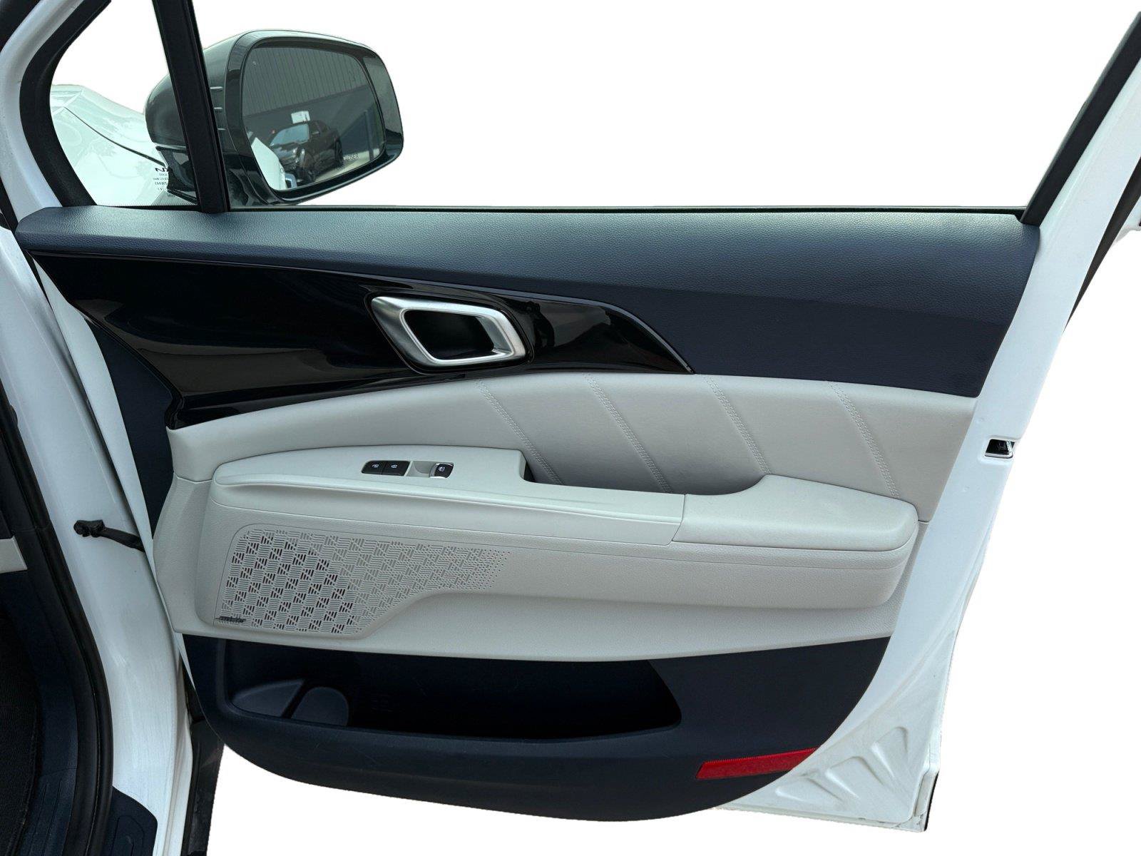 Used 2025 Kia Carnival SX Prestige FWD image 29