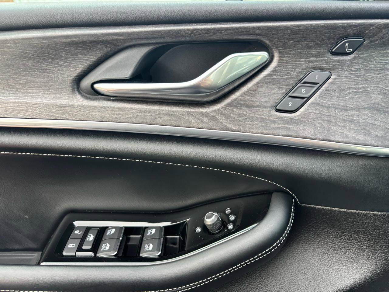 Used 2021 Jeep Grand Cherokee L Overland w/ Luxury Tech Group IV image 16