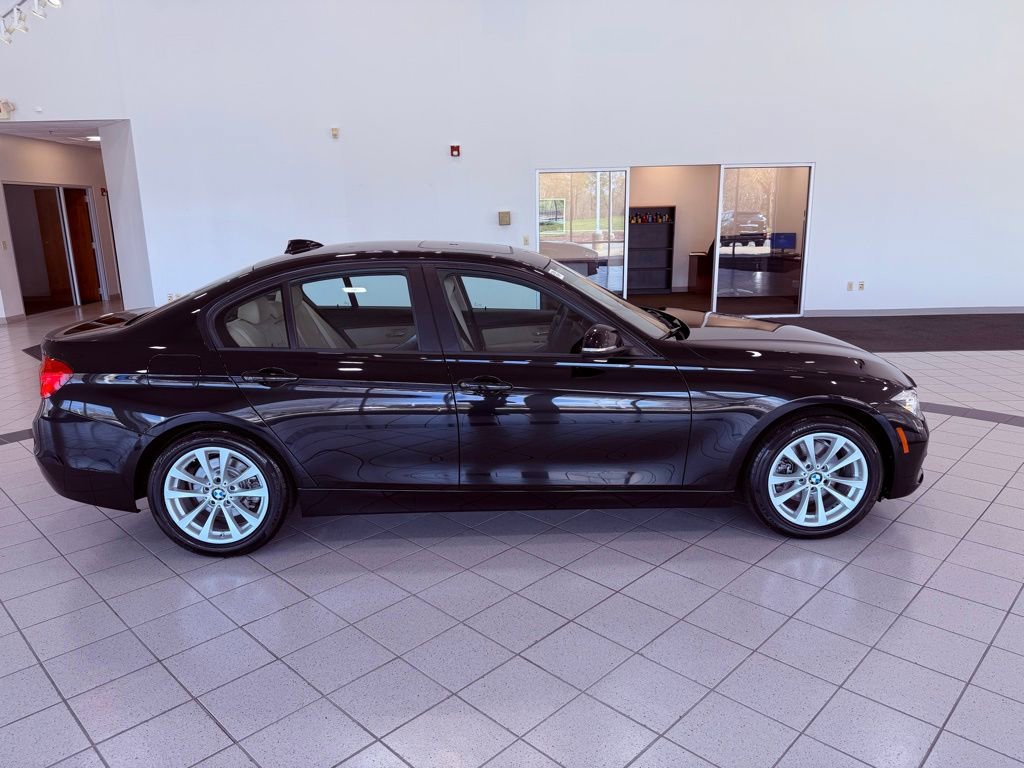 Used 2018 BMW 320i 320i NAV/SUNROOF/BLINDSPOT/1 O w/ Convenience Package image 15