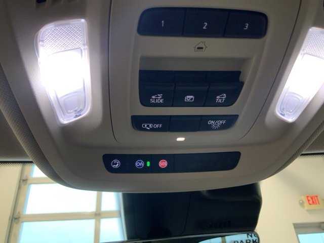 Used 2023 Buick Envision Avenir image 14