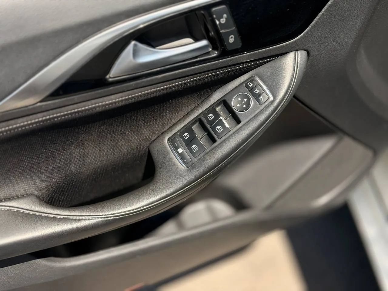 Used 2018 INFINITI QX30 FWD image 42