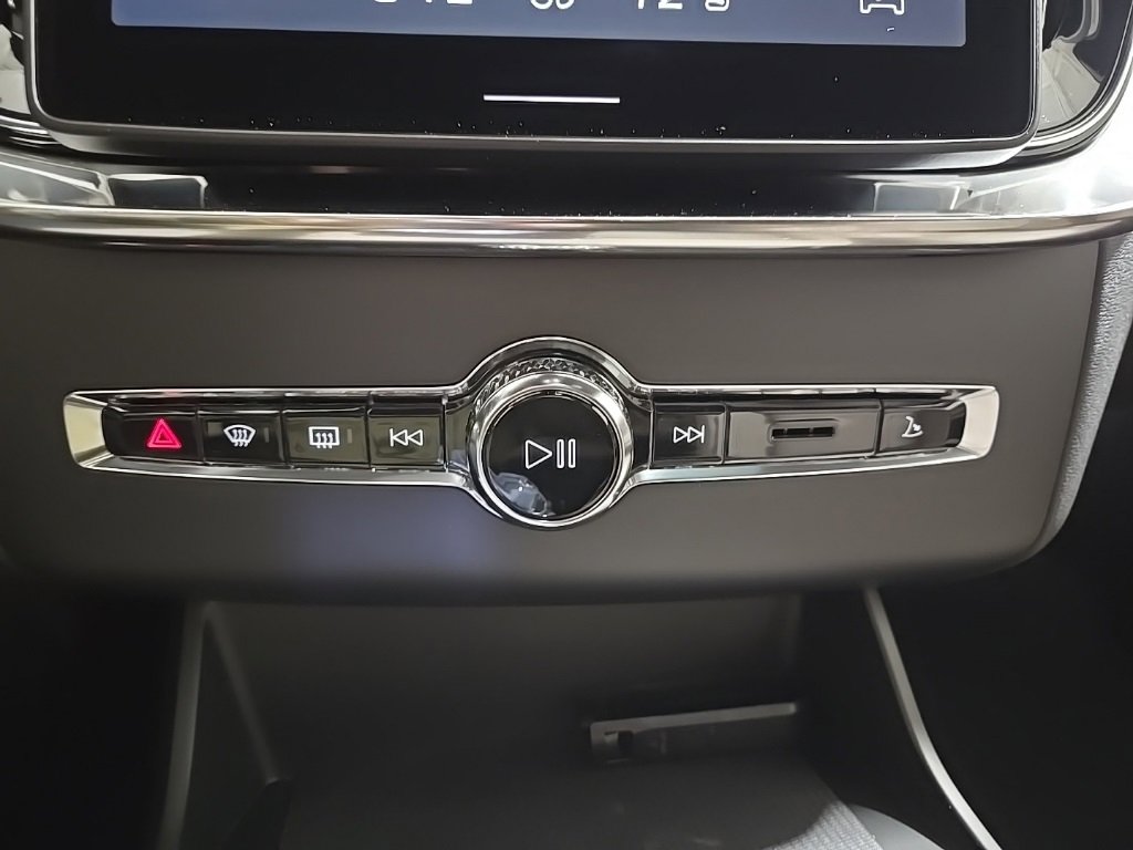 New 2026 Volvo XC90 B6 Ultra w/ Protection Package image 15