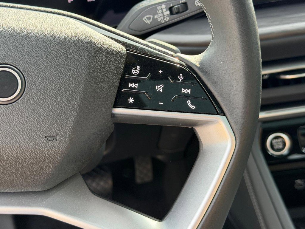 Used 2025 Audi Q5 Premium w/ Convenience Package image 18