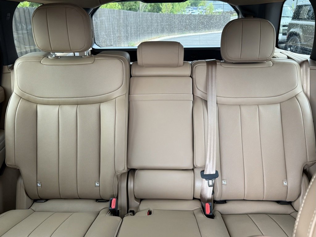 New 2025 Land Rover Range Rover Long Wheelbase SE image 28