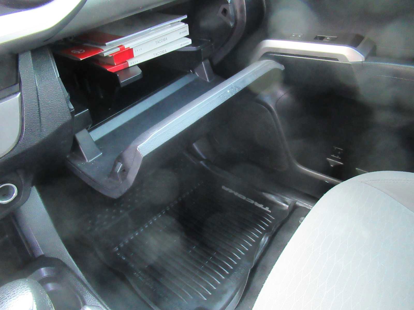 Used 2016 Toyota Tacoma SR5 w/ Towing Package image 33