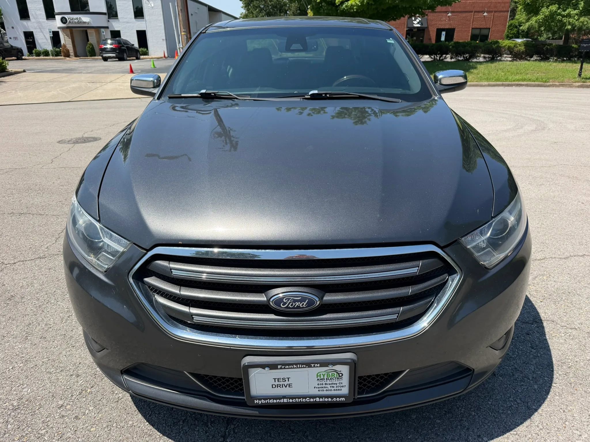 Used 2017 Ford Taurus Limited FWD image 9