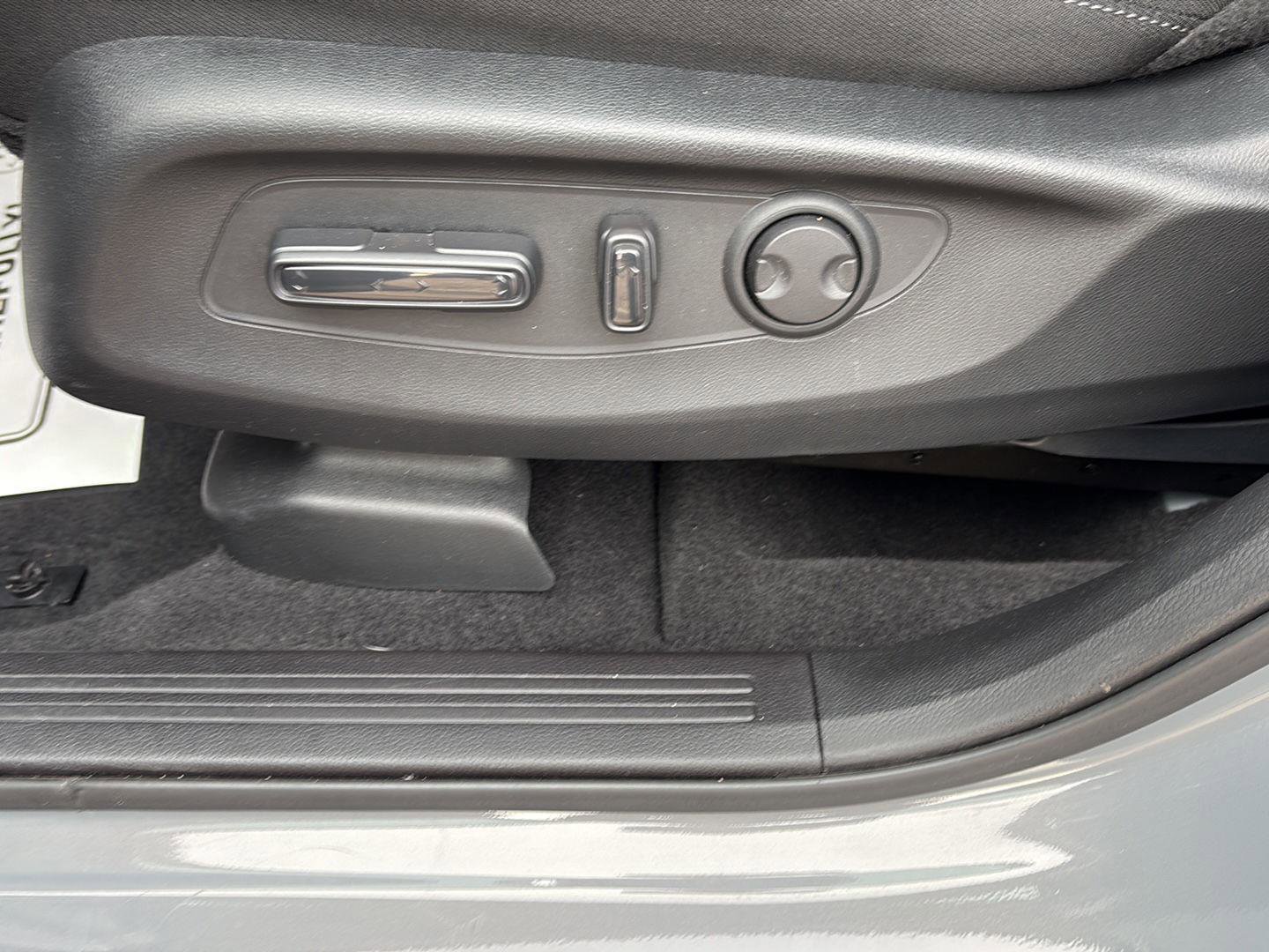 Certified 2025 Honda CR-V EX image 11