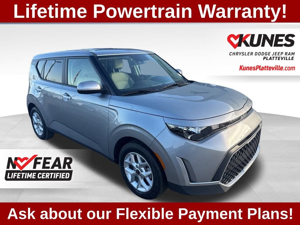 Used 2025 Kia Soul LX image 1