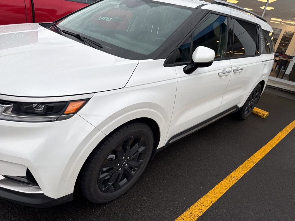 Used 2024 Kia Carnival SX image 2