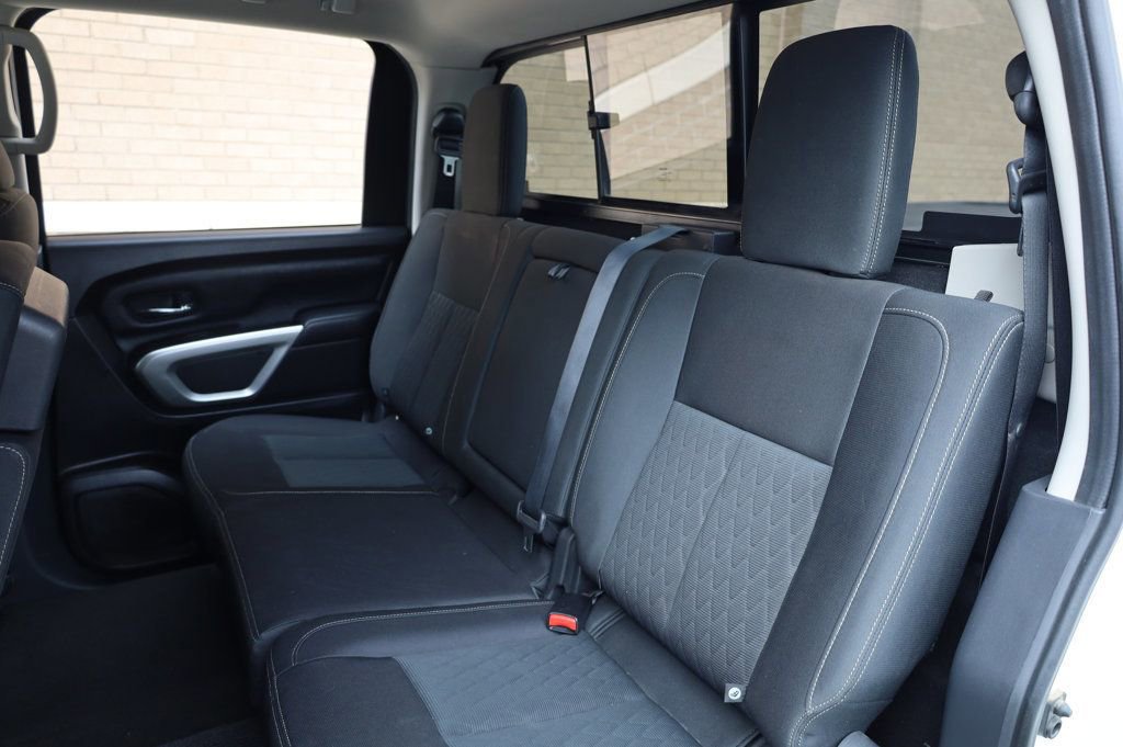 Used 2018 Nissan Titan SV image 20