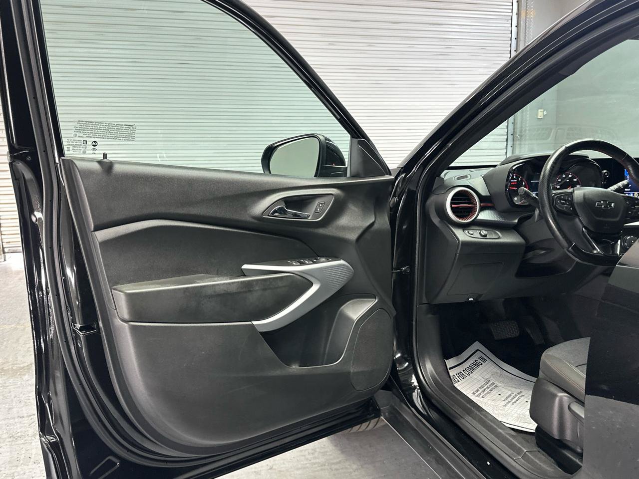 Used 2024 Chevrolet Trax RS FWD image 18