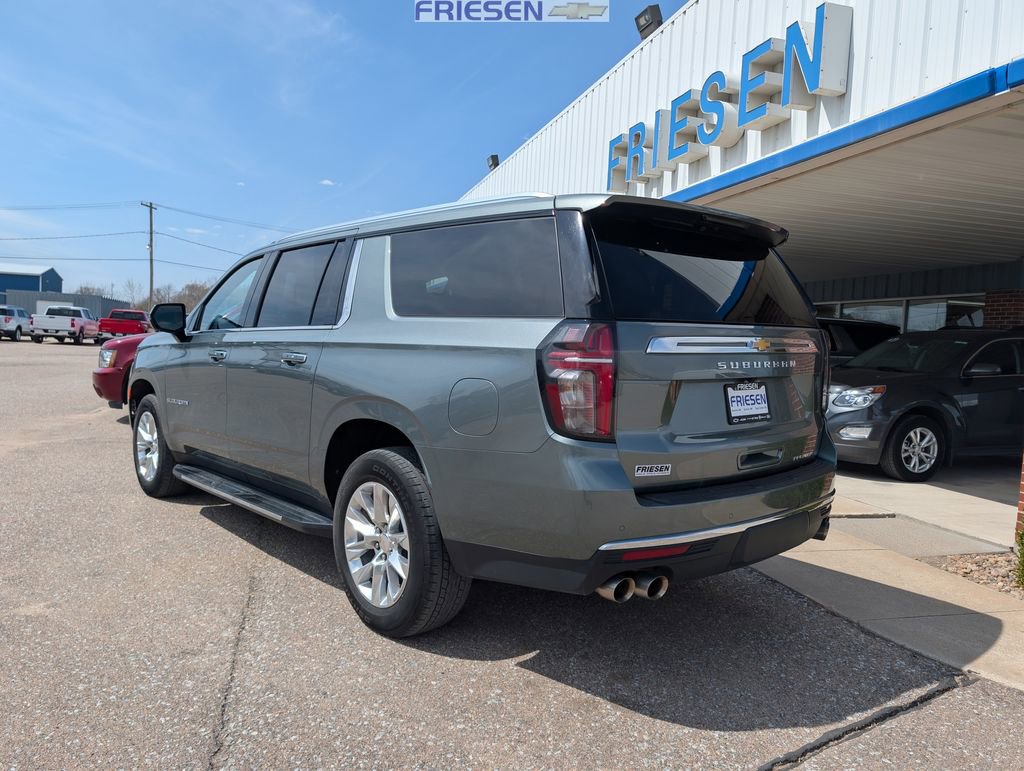 Used 2023 Chevrolet Suburban Premier image 3