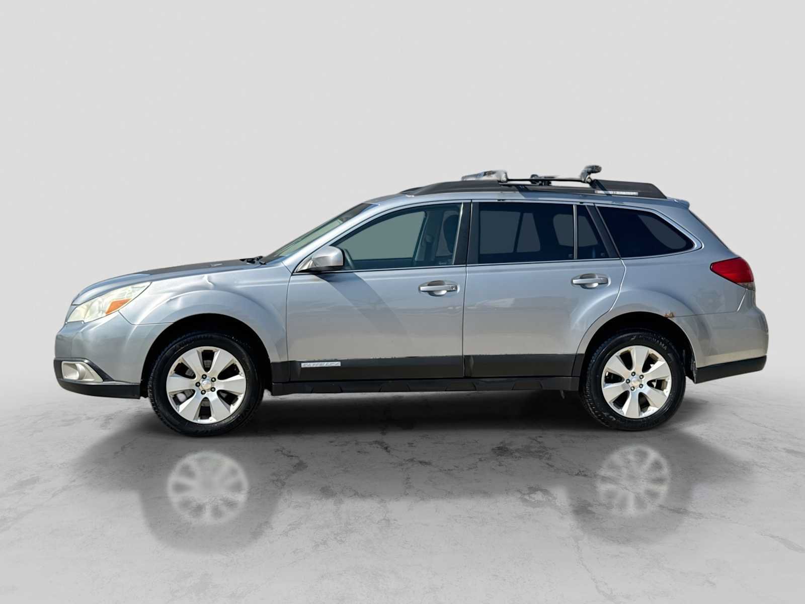 Used 2010 Subaru Outback 2.5i Premium AWD/4WD image 3