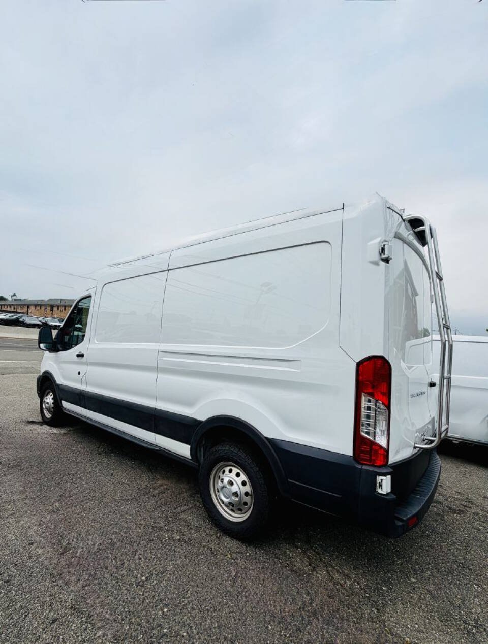 Used 2023 Ford Transit 250 Medium Roof AWD w/ Load Area Protection Package image 7