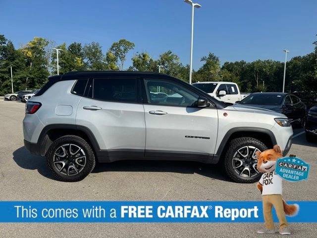 Used 2024 Jeep Compass Trailhawk image 2