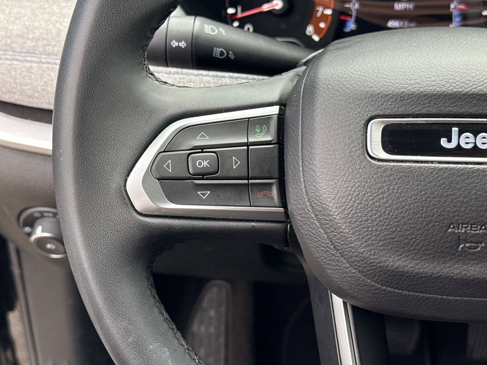 Used 2024 Jeep Compass Latitude image 30