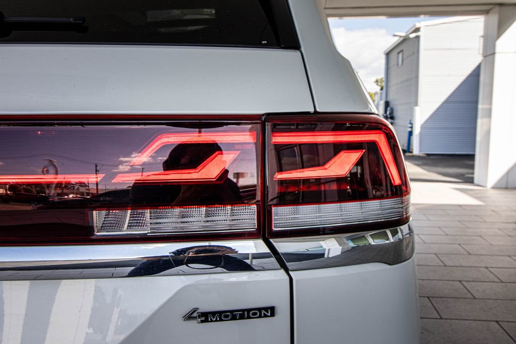 Used 2024 Volkswagen Atlas SEL Premium R-Line image 19