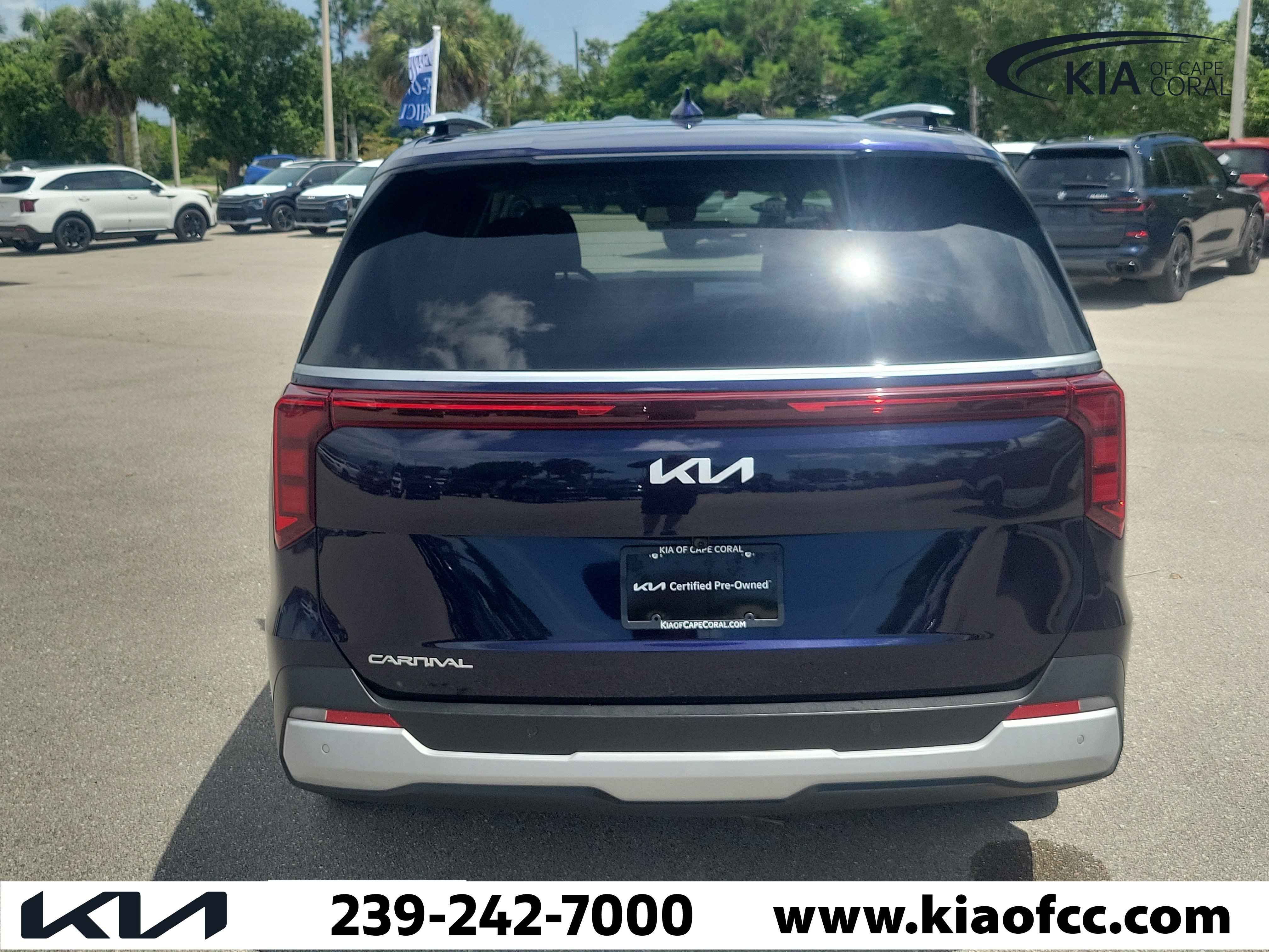 Certified 2025 Kia Carnival EX FWD image 5