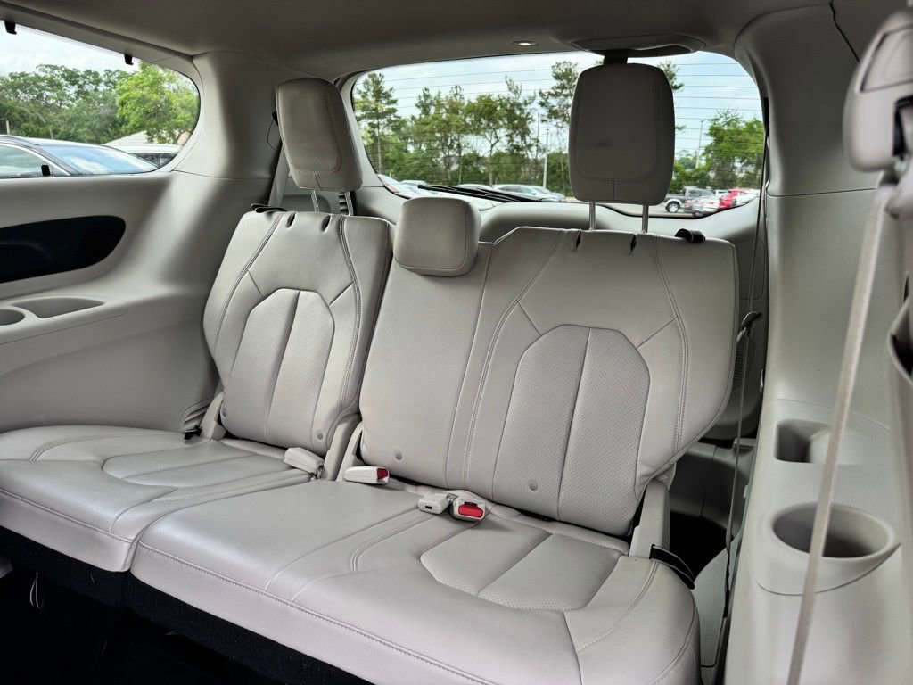 Used 2021 Chrysler Pacifica Touring-L FWD image 10