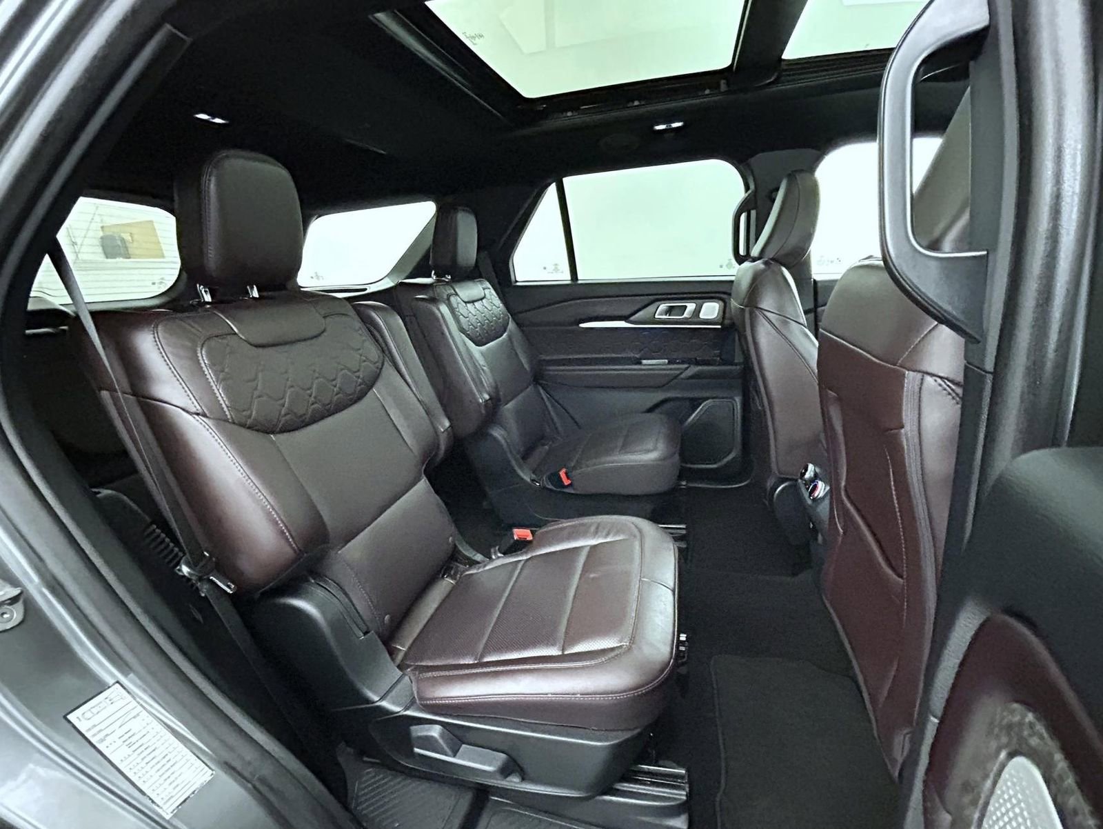Used 2025 Ford Explorer Platinum w/ LUX Leather Package image 18
