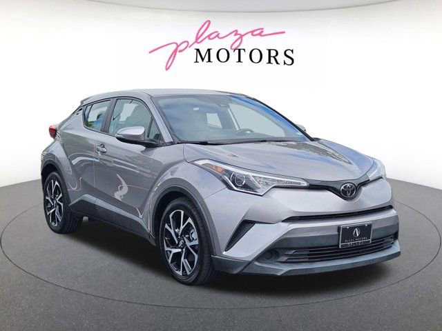 Used 2019 Toyota C-HR XLE FWD image 3