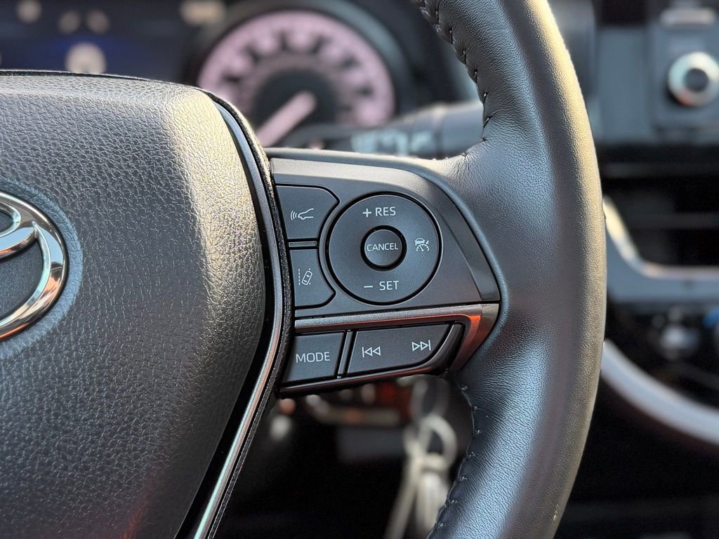 Used 2023 Toyota Camry SE image 12