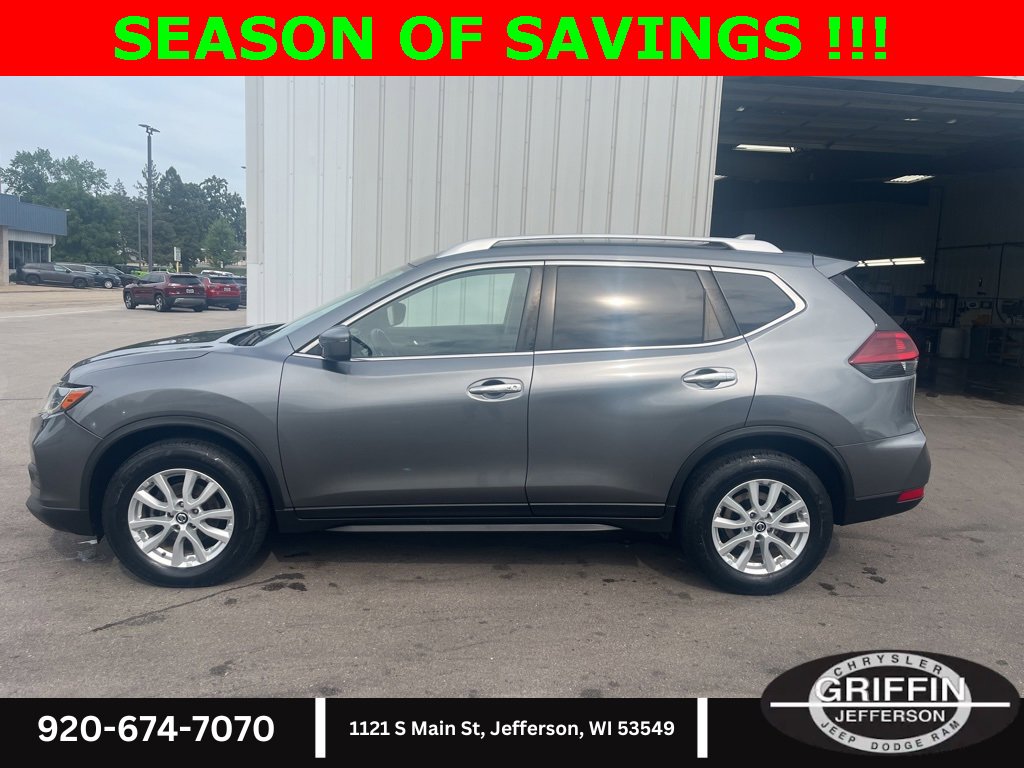 Used 2018 Nissan Rogue SV image 2
